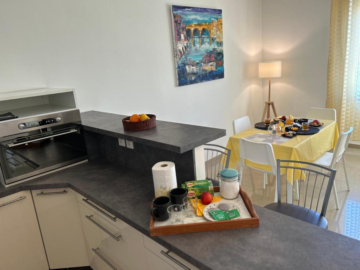 Celebre Vieux Port, Marseille Apartment Exterior foto