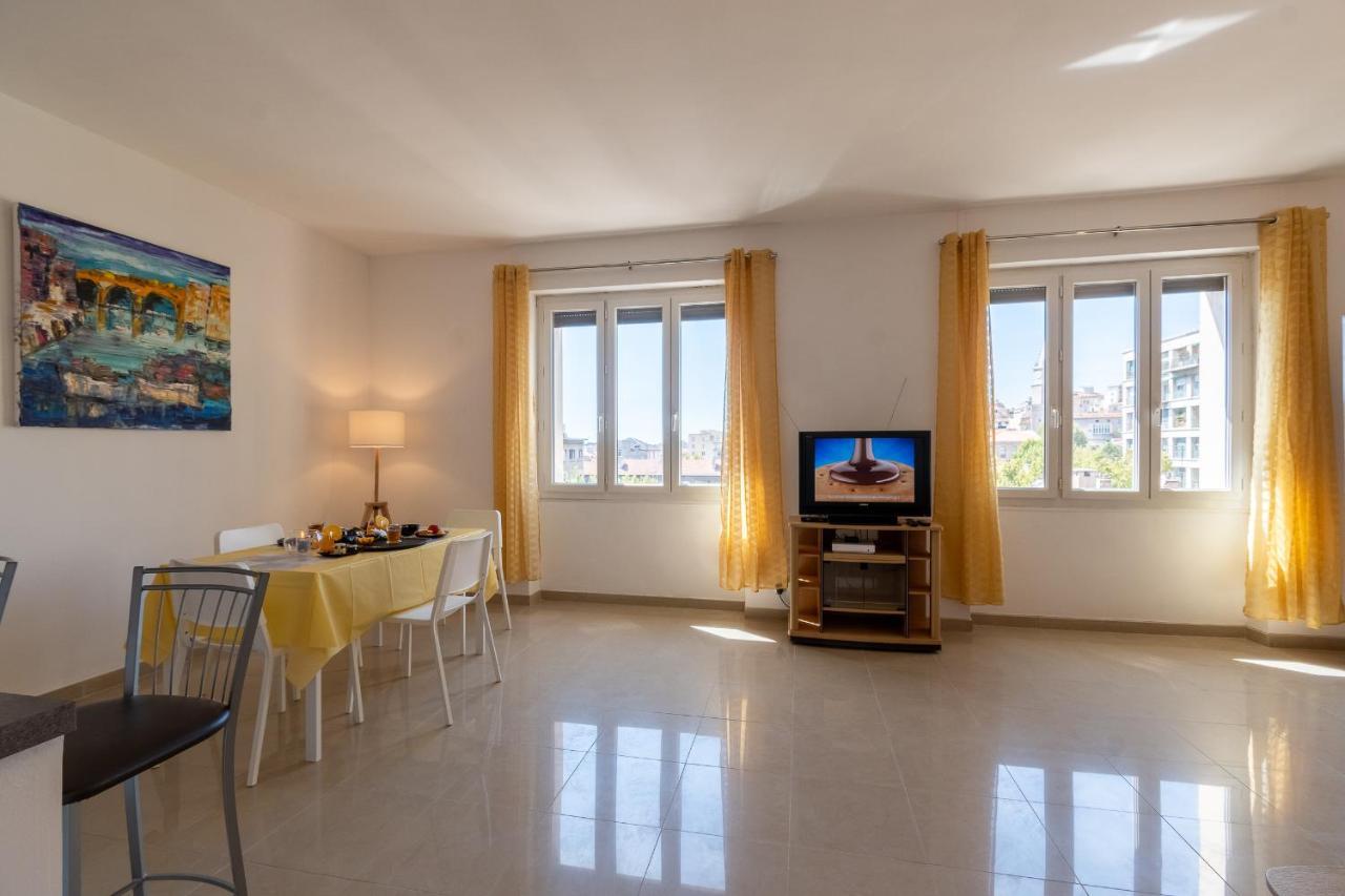 Celebre Vieux Port, Marseille Apartment Exterior foto
